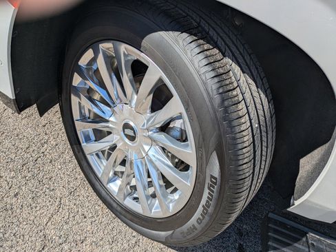 Used 2022 Cadillac Escalade Premium Luxury w/ Performance Package image 8