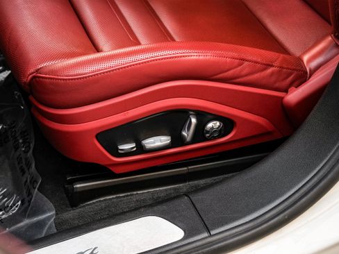 Used 2018 Porsche Panamera image 34