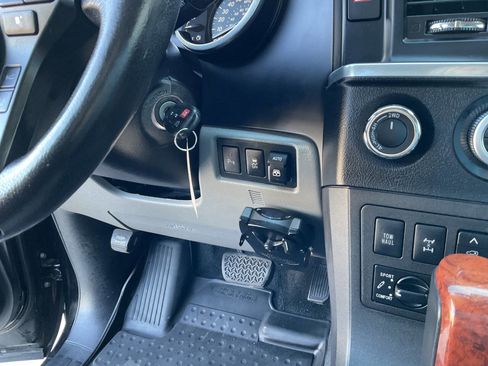 Used 2018 Toyota Sequoia Platinum image 20