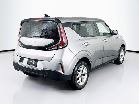 Used 2025 Kia Soul LX w/ LX Technology Package FWD image 9
