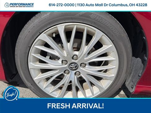 Used 2019 Toyota Camry XLE w/ Navigation Package FWD image 24