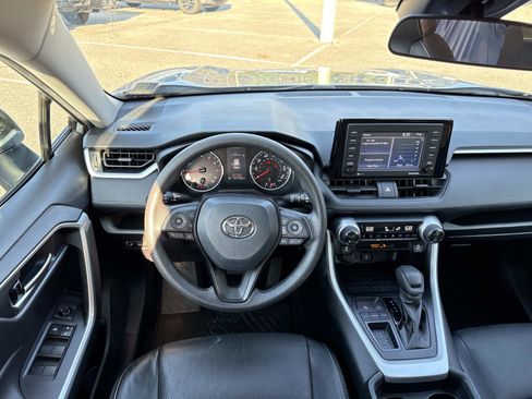 Used 2021 Toyota RAV4 XLE image 13