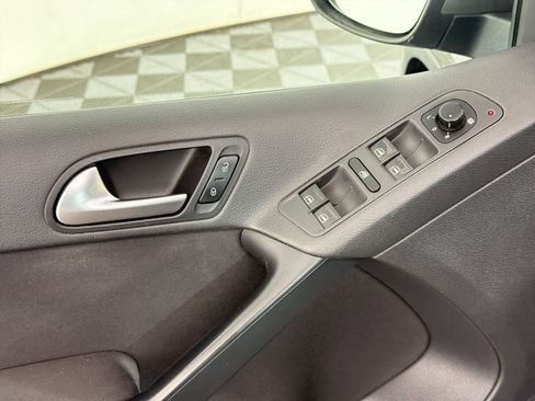 Used 2010 Volkswagen Tiguan S AWD/4WD image 21
