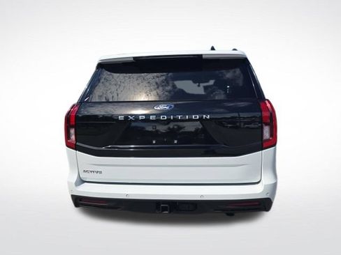 Used 2025 Ford Expedition Active RWD image 4