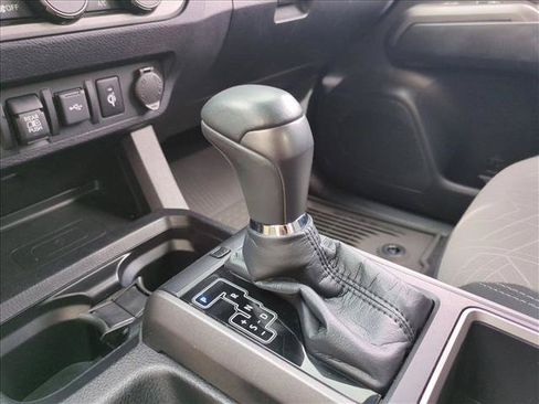 Used 2021 Toyota Tacoma TRD Sport w/ Technology Package RWD image 12
