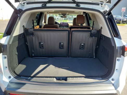 New 2026 Nissan Pathfinder Platinum w/ Cargo Package FWD image 15