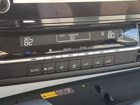 Used 2025 Toyota Sienna LE FWD image 17
