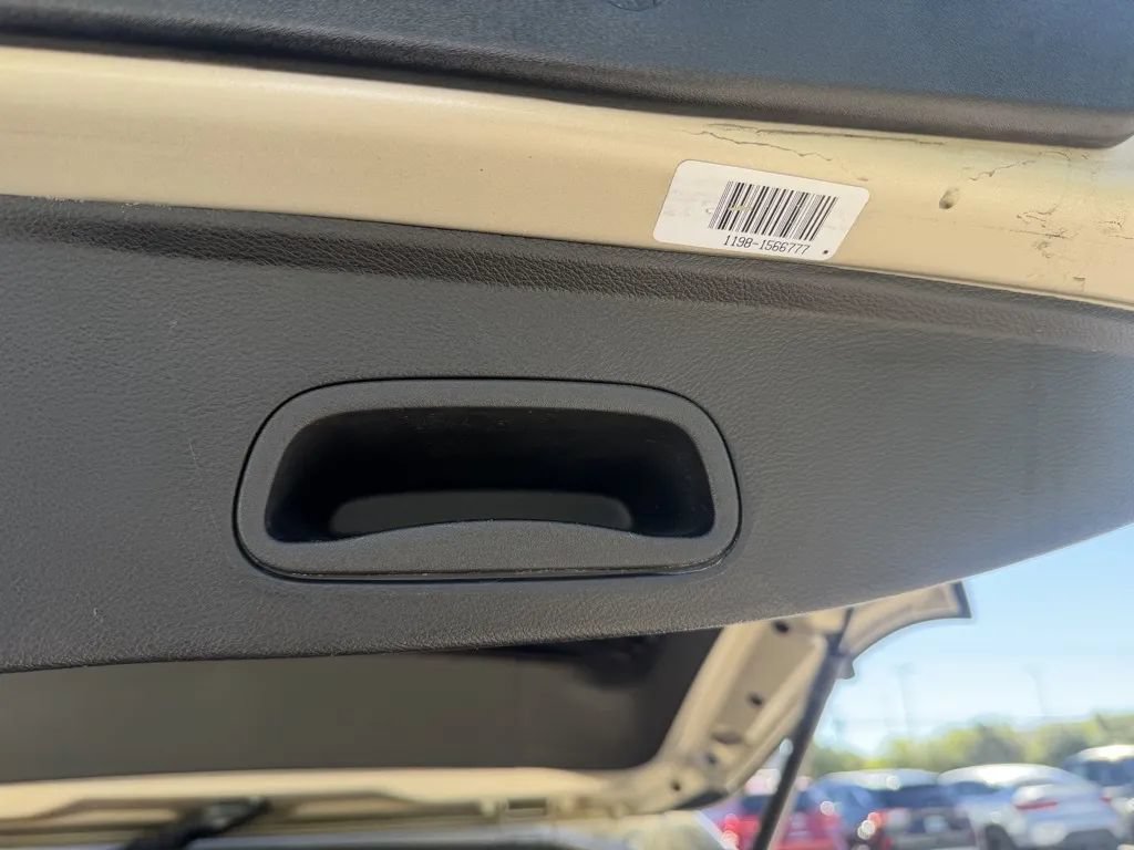Used 2015 Jeep Cherokee Limited FWD image 36
