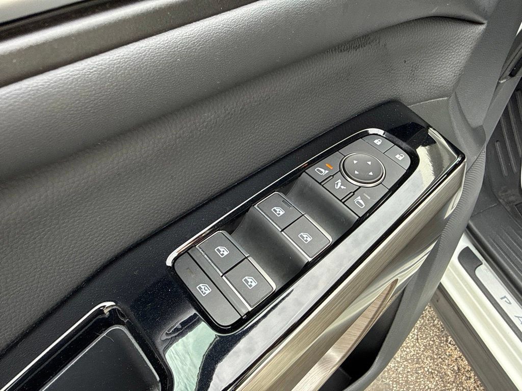 Used 2024 Nissan Pathfinder Platinum w/ Cargo Package AWD/4WD image 25