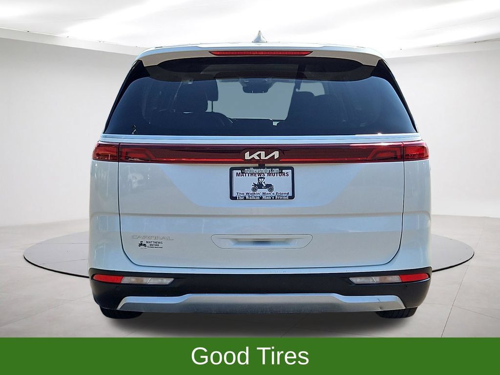 Used 2024 Kia Carnival LX FWD image 6