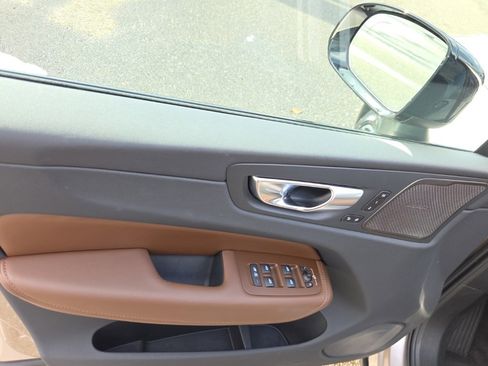 Used 2023 Volvo XC60 B5 Plus w/ Climate Package image 3