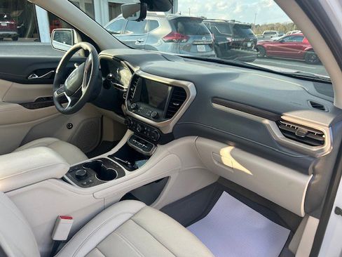 Used 2021 GMC Acadia Denali w/ Denali Technology Package image 12