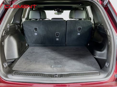 Used 2023 Jeep Grand Cherokee Altitude AWD/4WD image 10