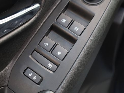 Used 2021 Chevrolet Trax LT w/ LT Convenience Package FWD image 39