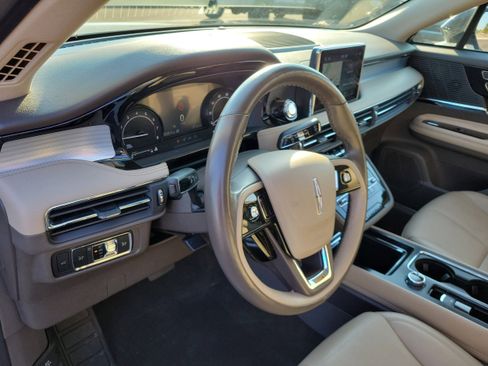 Used 2022 Lincoln Corsair AWD w/ Premium Package image 20