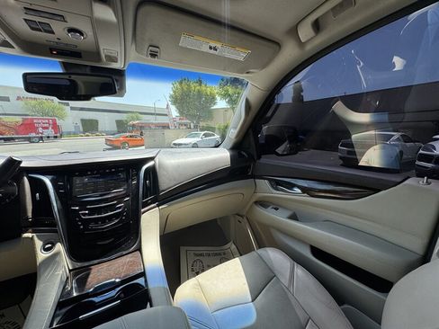 Used 2016 Cadillac Escalade Luxury AWD/4WD image 36