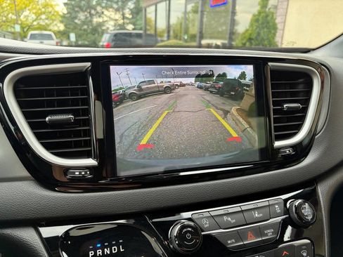 Used 2025 Chrysler Pacifica Select FWD image 26