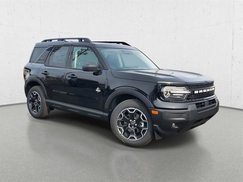 New 2025 Ford Bronco Sport Outer Banks image 2