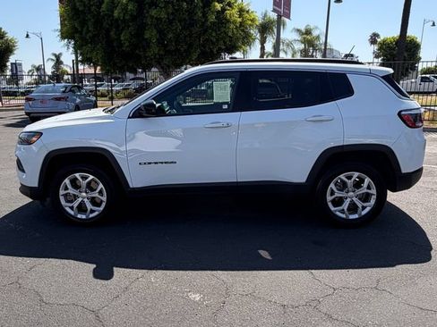 Used 2024 Jeep Compass Latitude AWD/4WD image 4