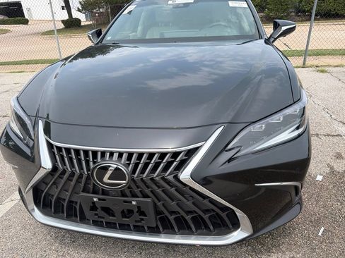 Used 2023 Lexus ES 300h Ultra Luxury w/ Accessory Package (Z2) FWD image 2