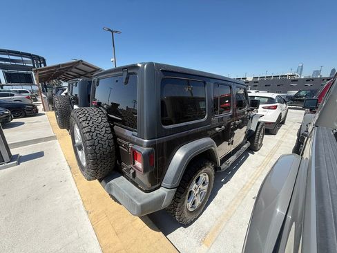 Used 2019 Jeep Wrangler Unlimited Sport S image 2