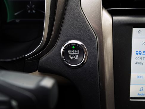 Used 2019 Ford Fusion SEL image 27