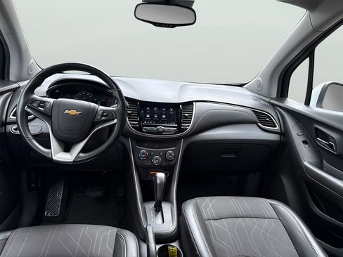 Used 2020 Chevrolet Trax LT w/ LT Convenience Package AWD/4WD image 20