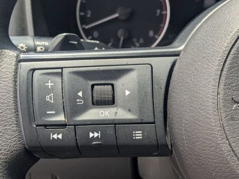 Used 2024 Nissan Rogue S FWD image 17