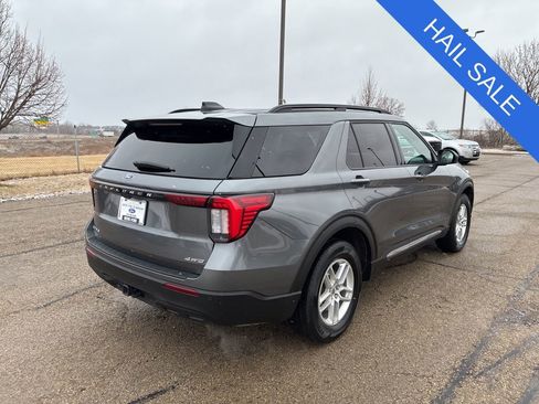 Used 2025 Ford Explorer Active AWD/4WD image 8
