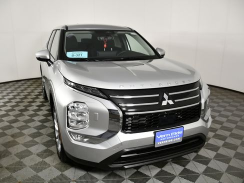 New 2026 Mitsubishi Outlander ES AWD/4WD image 3