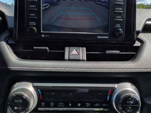 Used 2022 Toyota RAV4 XLE w/ Carpet Mat Package (TMS) AWD/4WD image 18