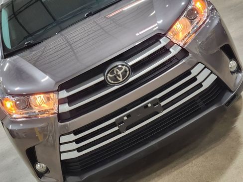 Used 2019 Toyota Highlander XLE image 20