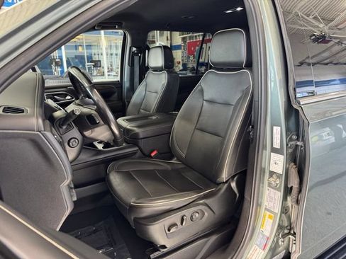 Used 2023 Chevrolet Suburban Premier AWD/4WD image 25