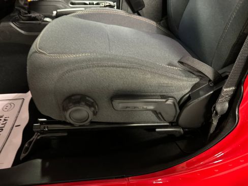 Used 2024 Jeep Gladiator Willys image 13