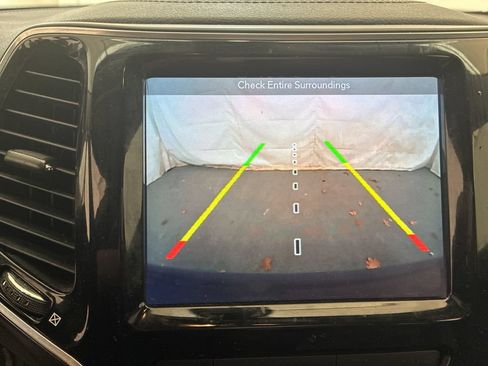Used 2019 Jeep Cherokee Limited AWD/4WD image 20