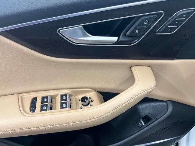 Used 2023 Audi Q8 Premium Plus w/ Premium Plus Package AWD/4WD image 13