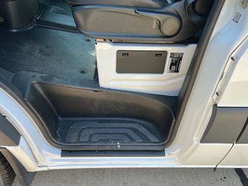 Used 2022 Mercedes-Benz Sprinter 2500 image 36