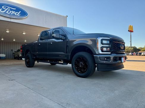 New 2026 Ford F250 Lariat w/ Black Appearance Package image 27