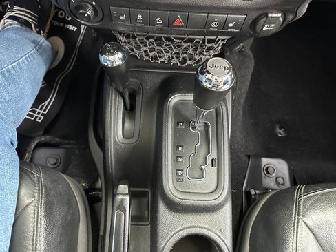 Used 2016 Jeep Wrangler Unlimited Sahara w/ Dual Top Group AWD/4WD image 15