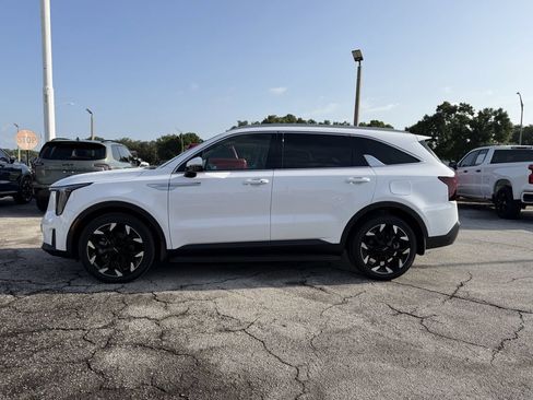 Certified 2025 Kia Sorento EX FWD image 8