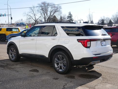 New 2026 Ford Explorer Active w/ Active Comfort Package image 2