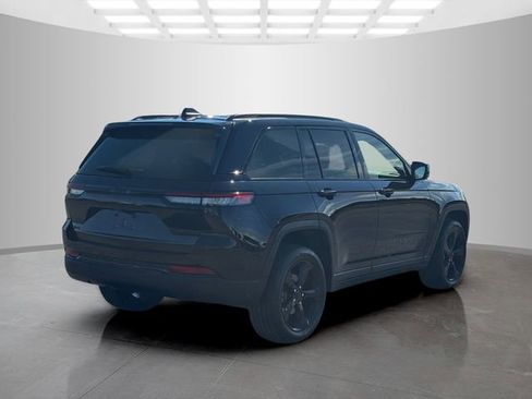 Used 2023 Jeep Grand Cherokee Altitude image 7