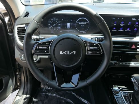 Certified 2025 Kia Seltos X-Line AWD/4WD image 17