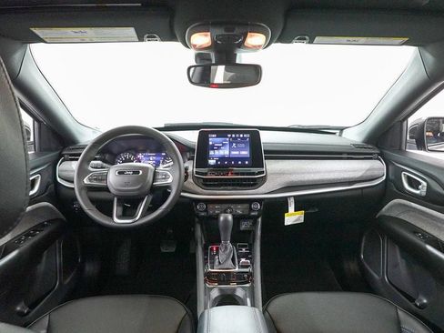 Used 2026 Jeep Compass Latitude AWD/4WD image 6