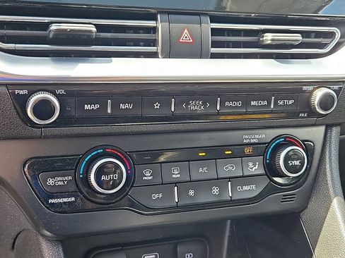 Used 2022 Kia Niro Touring Special Edition FWD image 17