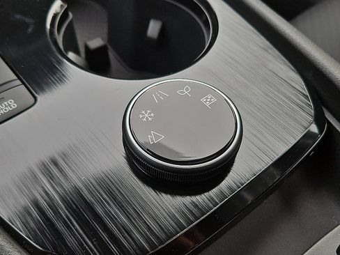 New 2026 Nissan Rogue SV image 18