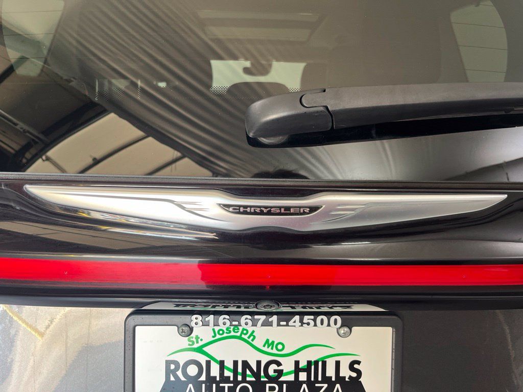 Used 2023 Chrysler Pacifica Limited FWD image 44