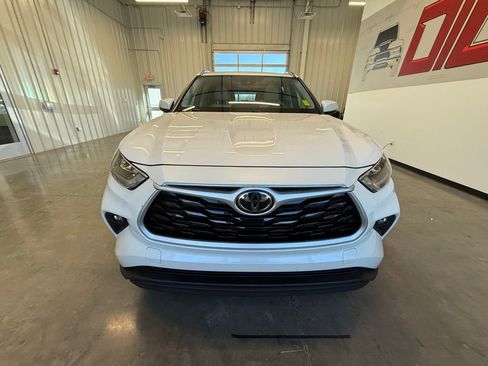 Used 2020 Toyota Highlander XLE image 11