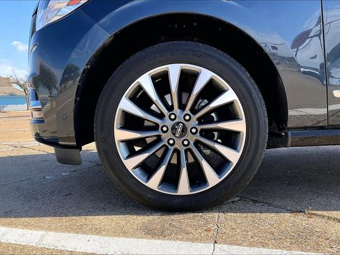 Used 2021 Lincoln Navigator Reserve w/ Luxury Package image 7