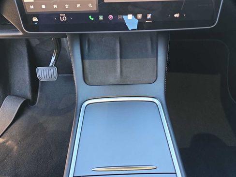 Used 2024 Tesla Model Y Long Range AWD/4WD image 25